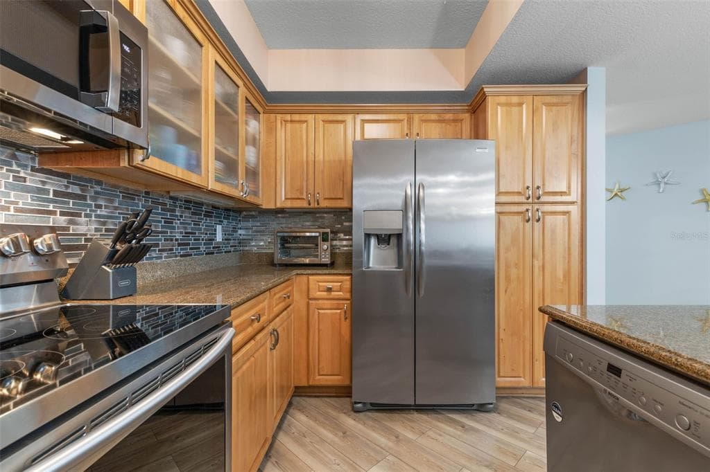 200 OCEAN CREST DRIVE 913 photo 17