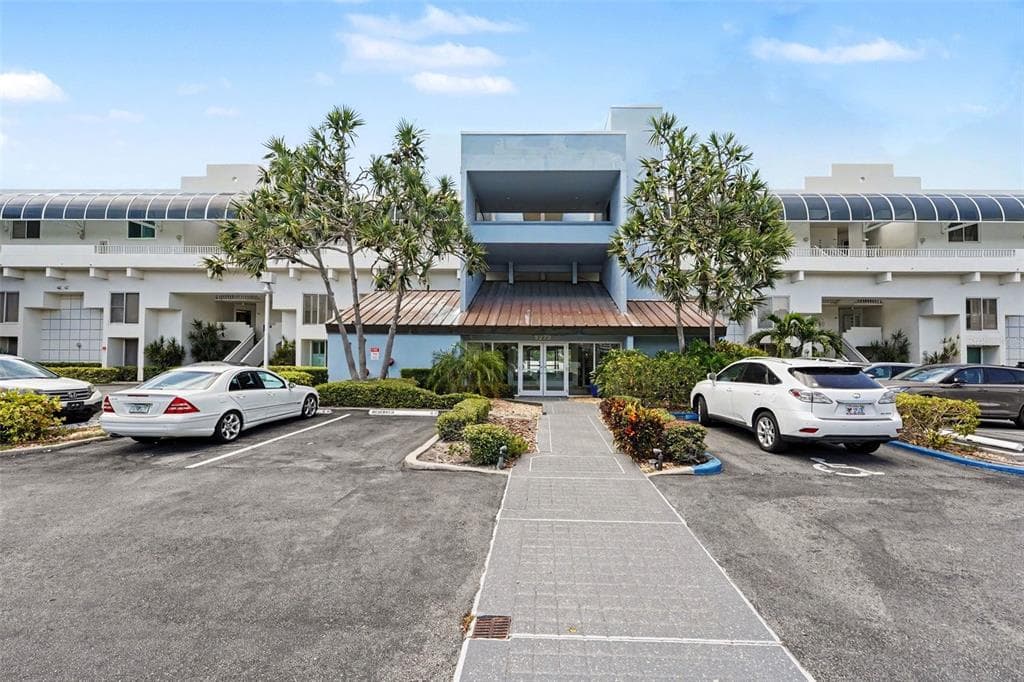 5279 ISLA KEY BLVD S 410 photo 2