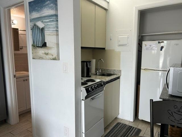 908 VILLAS DRIVE 38 photo 4