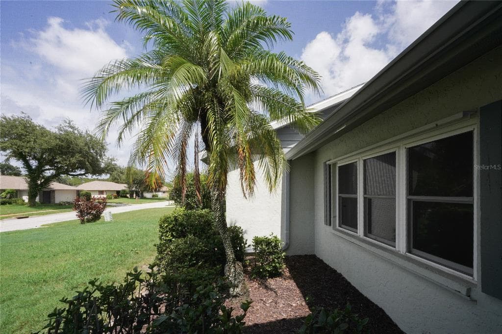 105 WOODINGHAM DRIVE photo 3