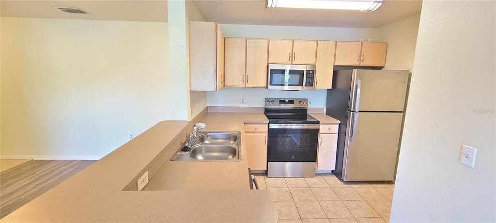 940 VILLAGE TRAIL 4-202 photo 5