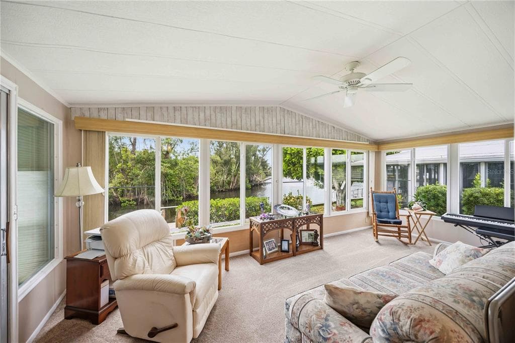 162 BERMUDA WAY photo 5