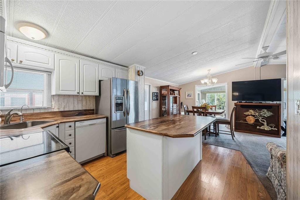 162 BERMUDA WAY photo 18