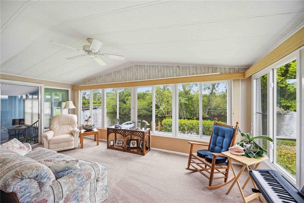 162 BERMUDA WAY photo 4