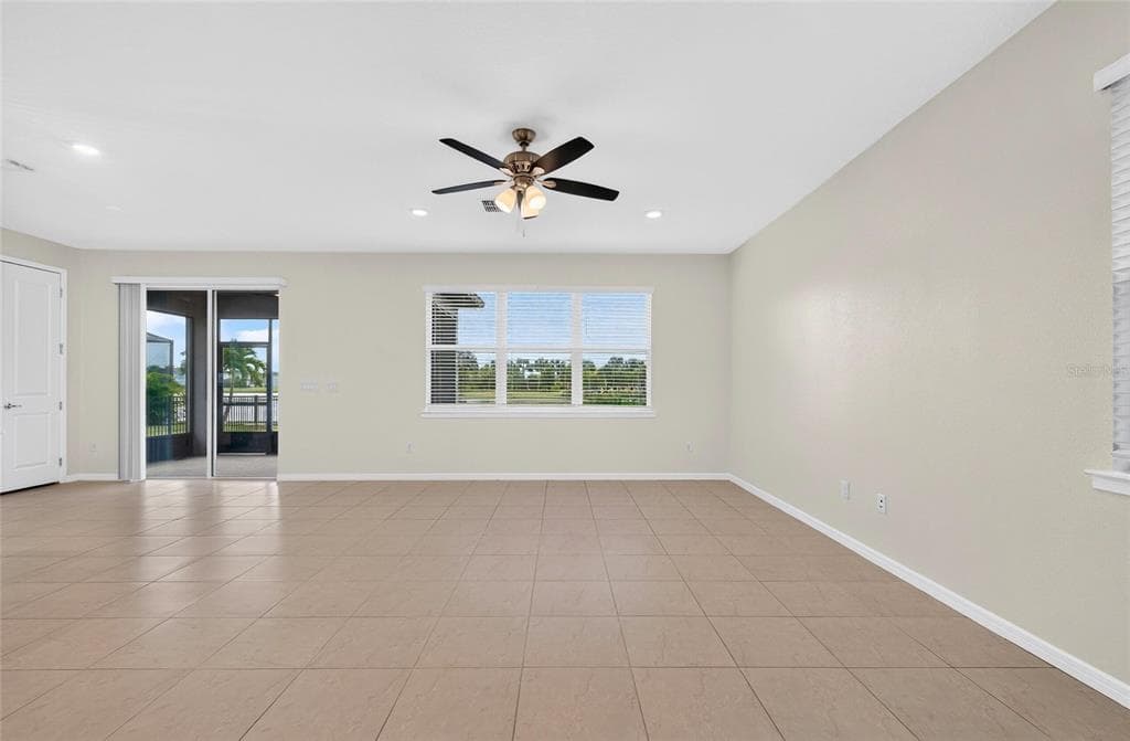 9426 LAMINE WAY photo 5