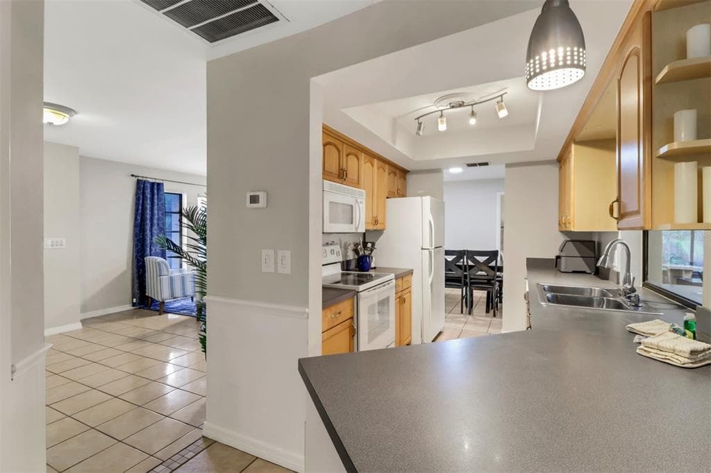 4800 SW 12TH PLACE photo 12