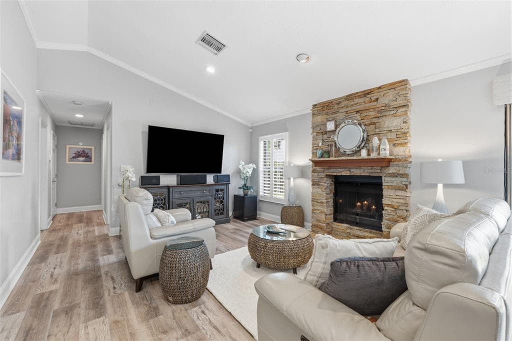 176 MAPLE AVENUE photo 6