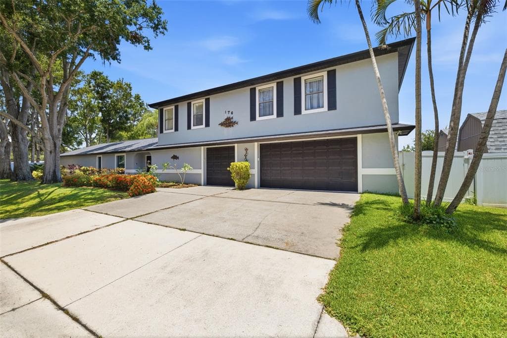176 MAPLE AVENUE photo 3