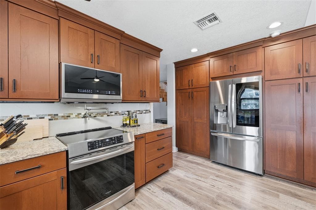 176 MAPLE AVENUE photo 11