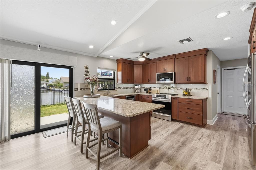 176 MAPLE AVENUE photo 8