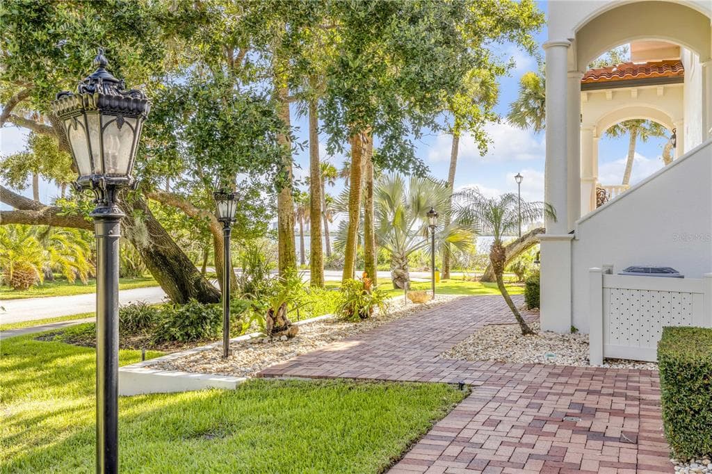 5090 RIVERSIDE DRIVE 105 photo 11