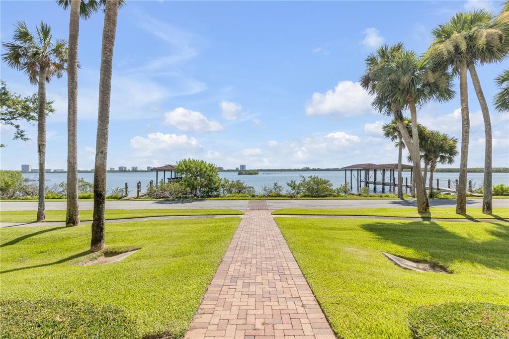 5090 RIVERSIDE DRIVE 105 photo 19
