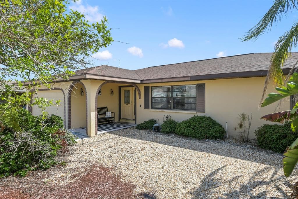 744 FLAMINGO DRIVE photo 2