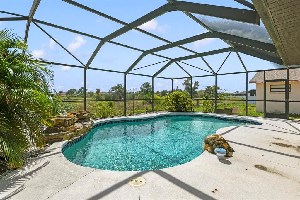 744 FLAMINGO DRIVE photo 6