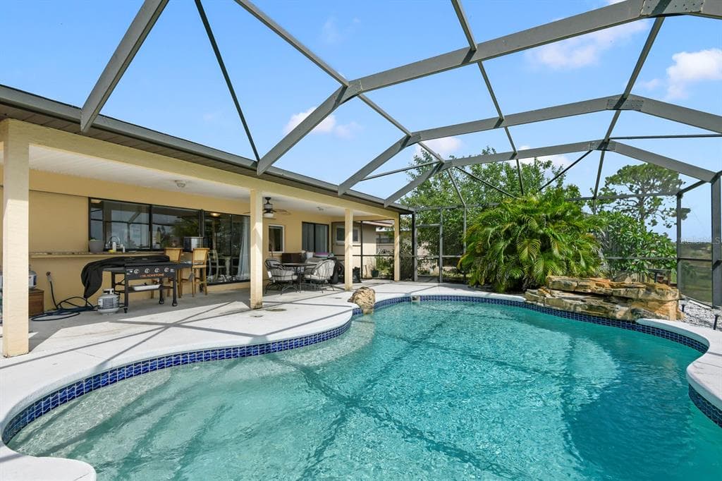 744 FLAMINGO DRIVE photo 4