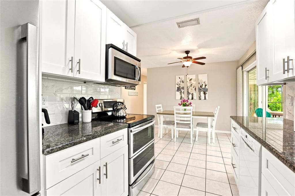 2198 HUTT COURT photo 10