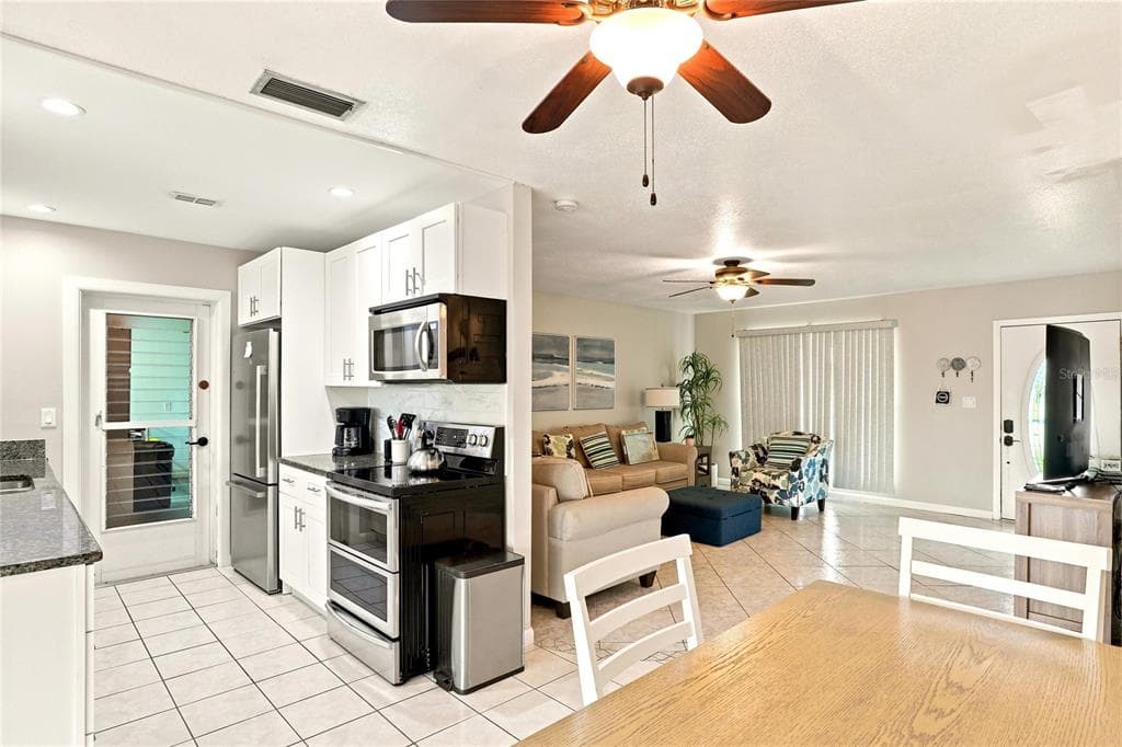 2198 HUTT COURT photo 11