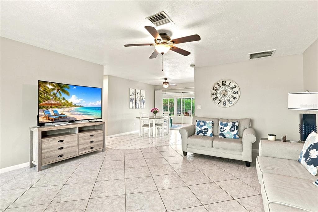 2198 HUTT COURT photo 8