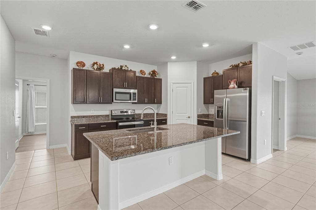 4334 TROTTERS WAY photo 9