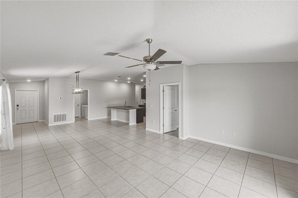 4334 TROTTERS WAY photo 15
