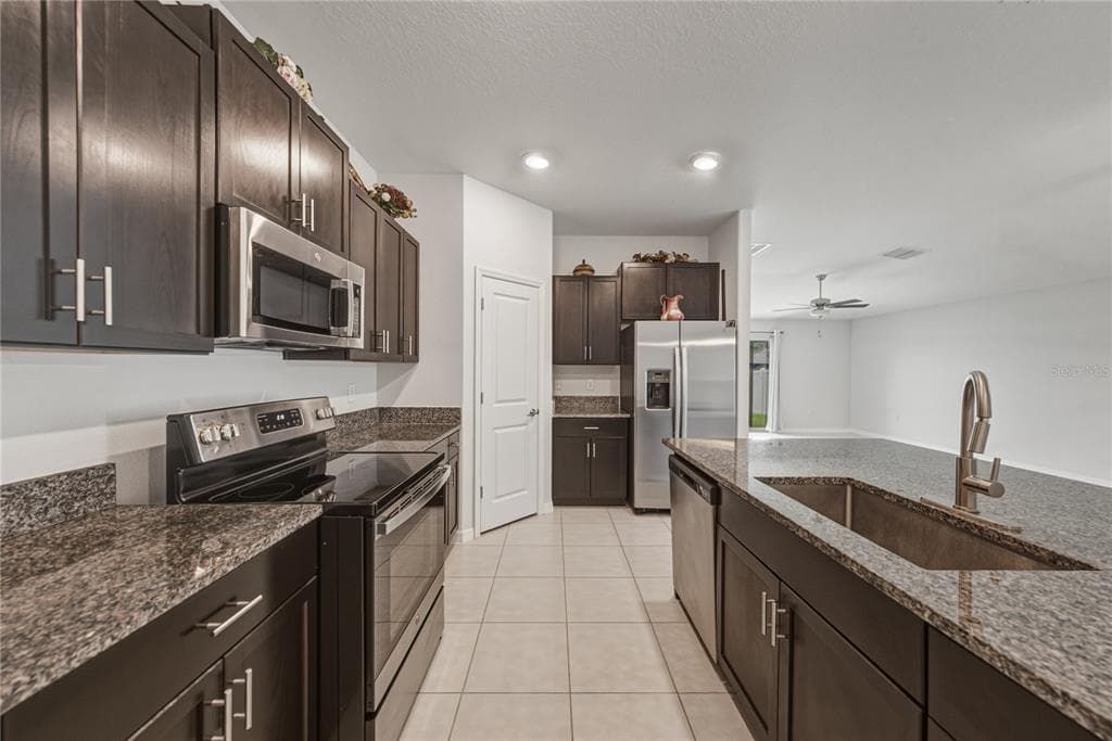 4334 TROTTERS WAY photo 11