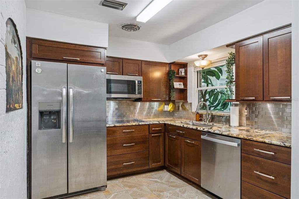 812 AGNES DRIVE photo 6