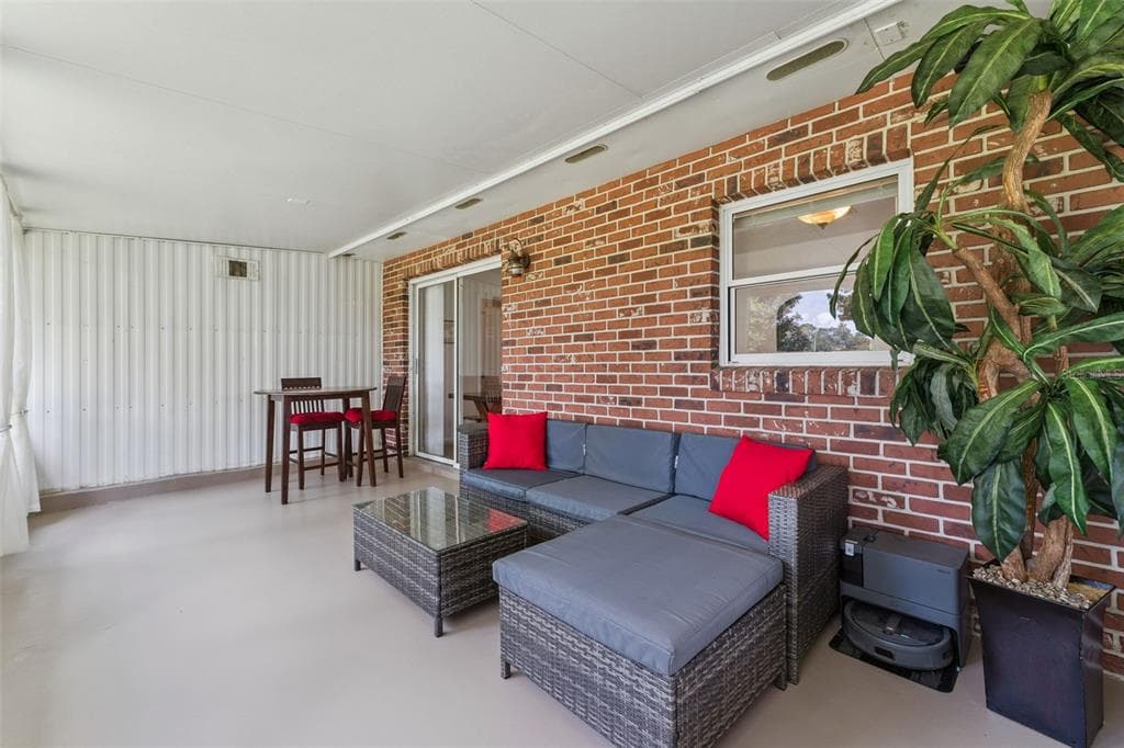 812 AGNES DRIVE photo 22