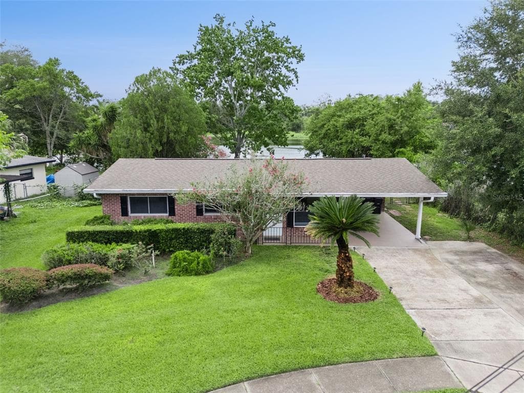 812 AGNES DRIVE photo 1
