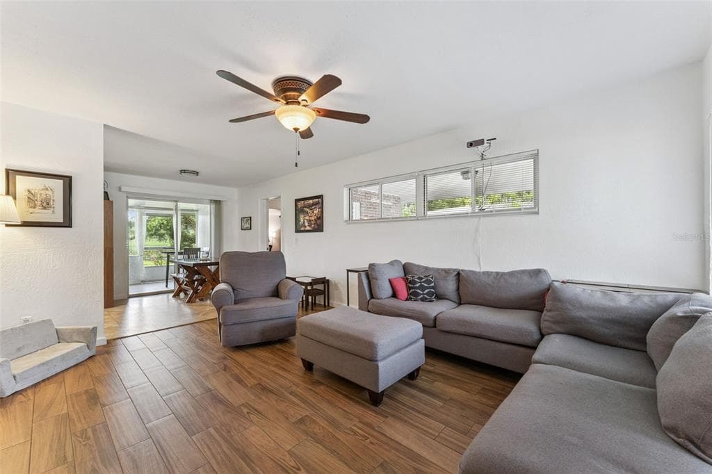 812 AGNES DRIVE photo 4