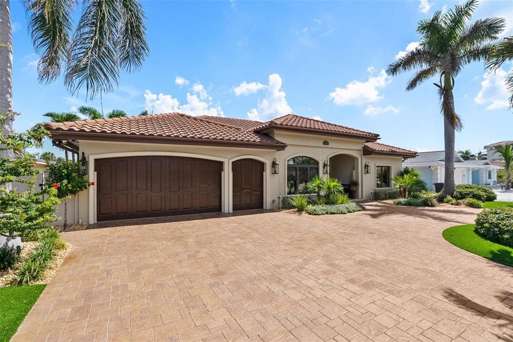 203 HOWARD DRIVE photo 6