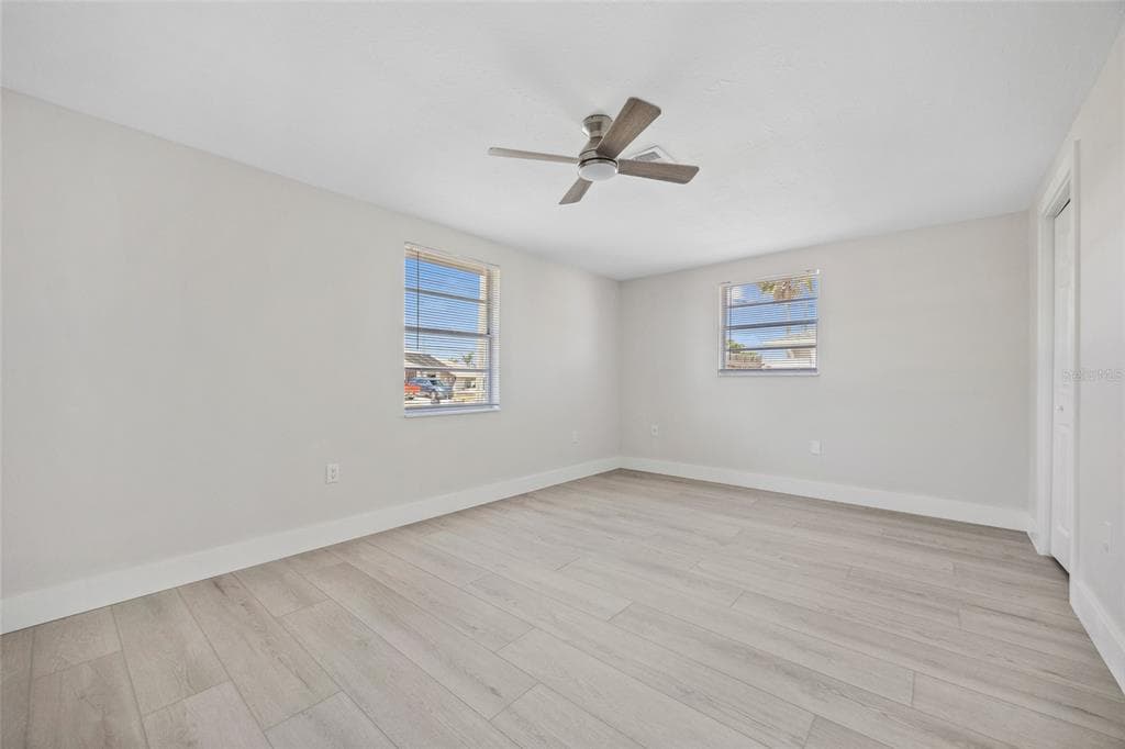 10517 GREENWAY AVENUE photo 13