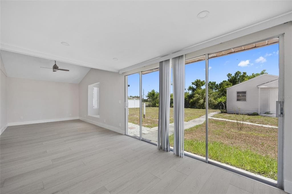 10517 GREENWAY AVENUE photo 12