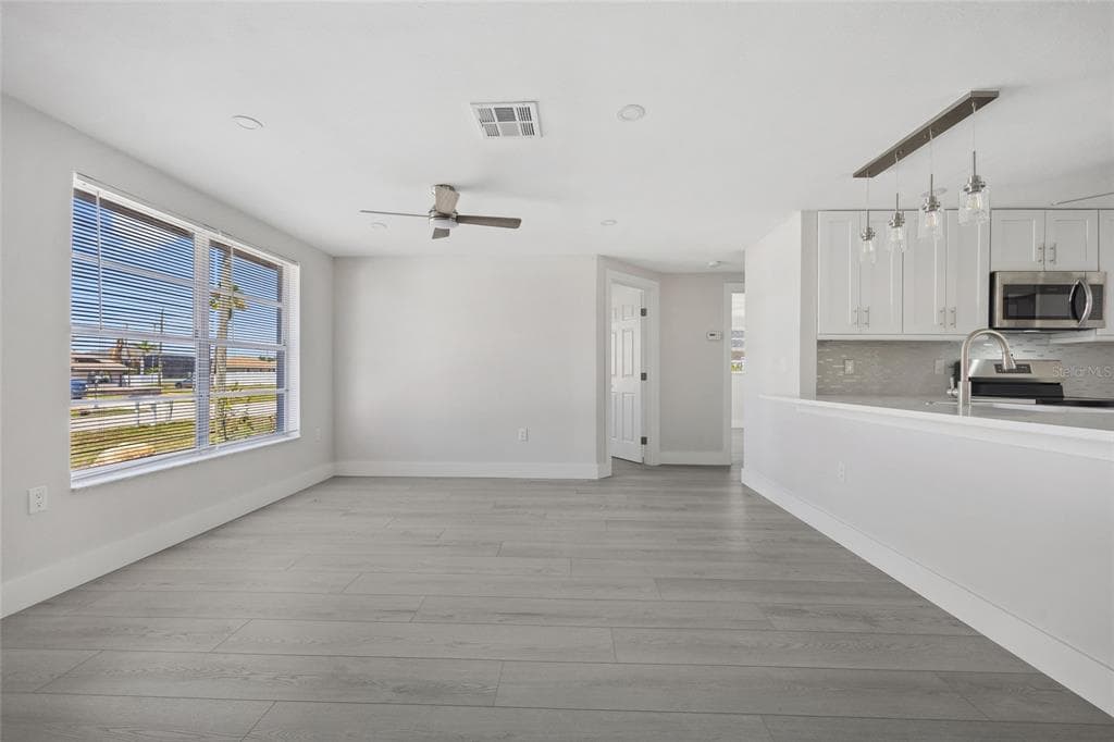 10517 GREENWAY AVENUE photo 3