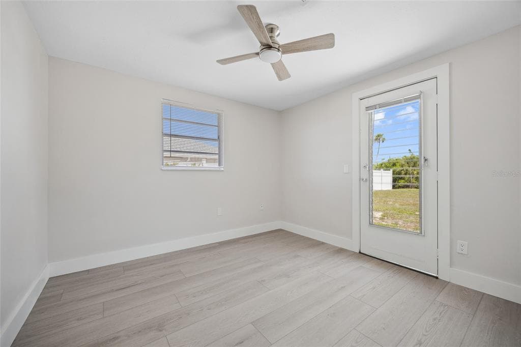 10517 GREENWAY AVENUE photo 15