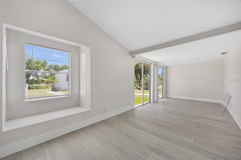 10517 GREENWAY AVENUE photo 11