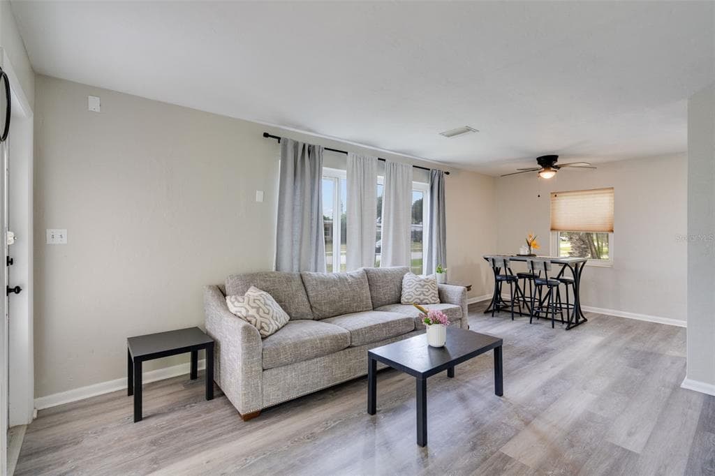 3213 NORMANDY DRIVE E photo 3