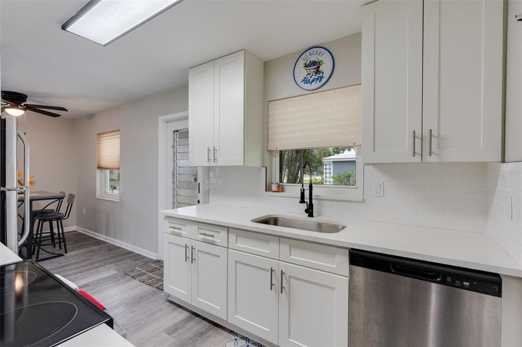 3213 NORMANDY DRIVE E photo 10