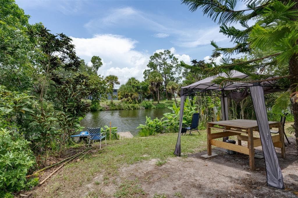 3213 NORMANDY DRIVE E photo 18