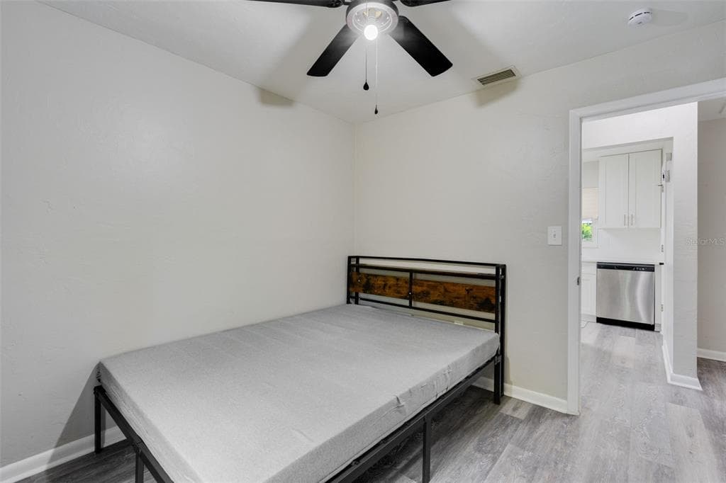 3213 NORMANDY DRIVE E photo 11