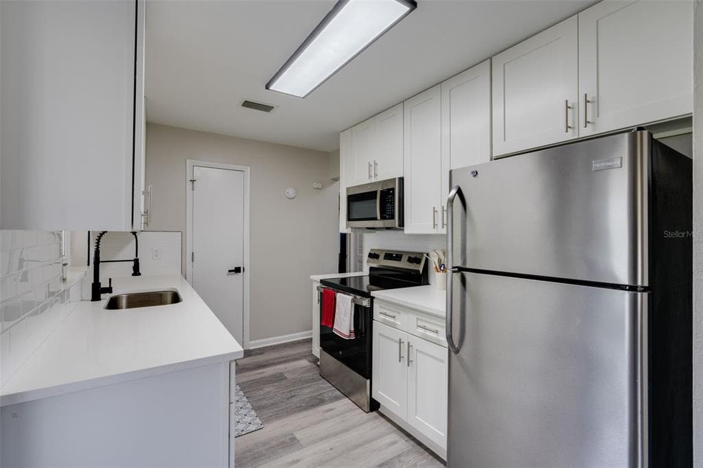 3213 NORMANDY DRIVE E photo 8