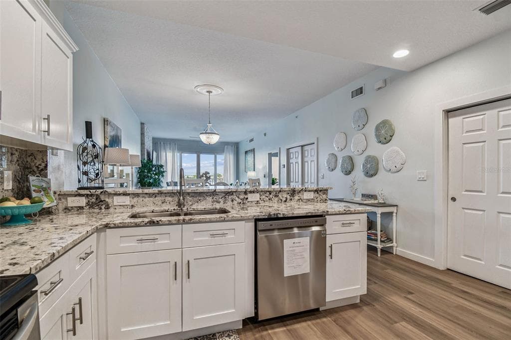 530 S GULFVIEW BOULEVARD 304 photo 4