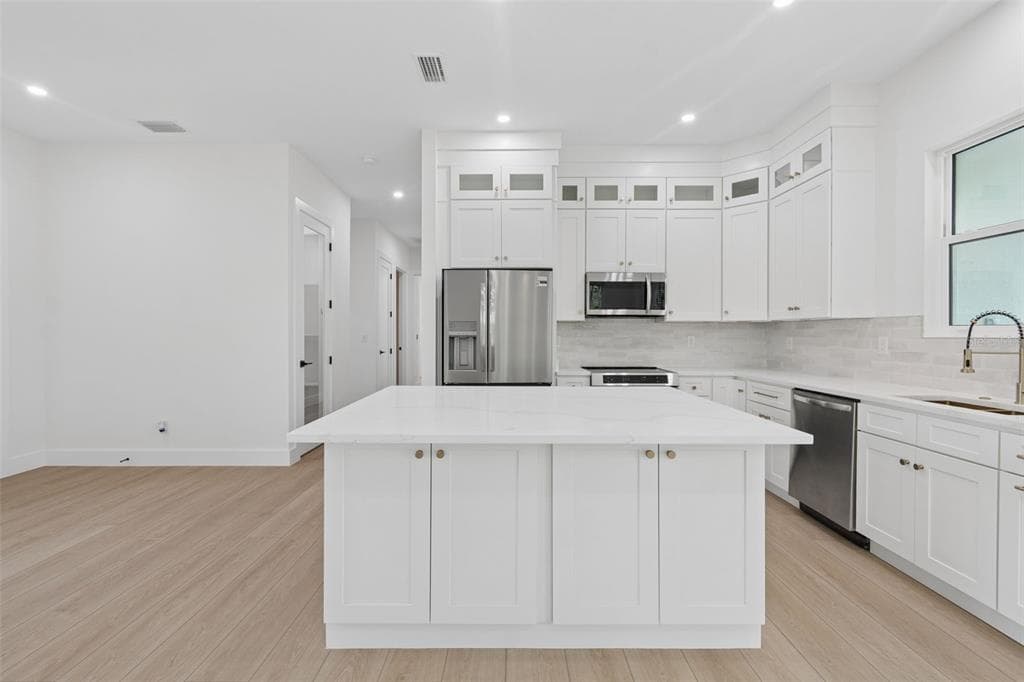 2277 SIMONTON AVENUE photo 10