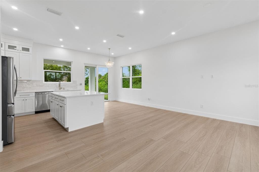 2277 SIMONTON AVENUE photo 8