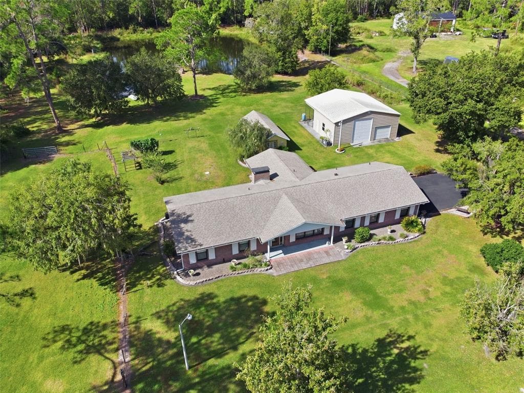 9240 MOORE ROAD photo 1