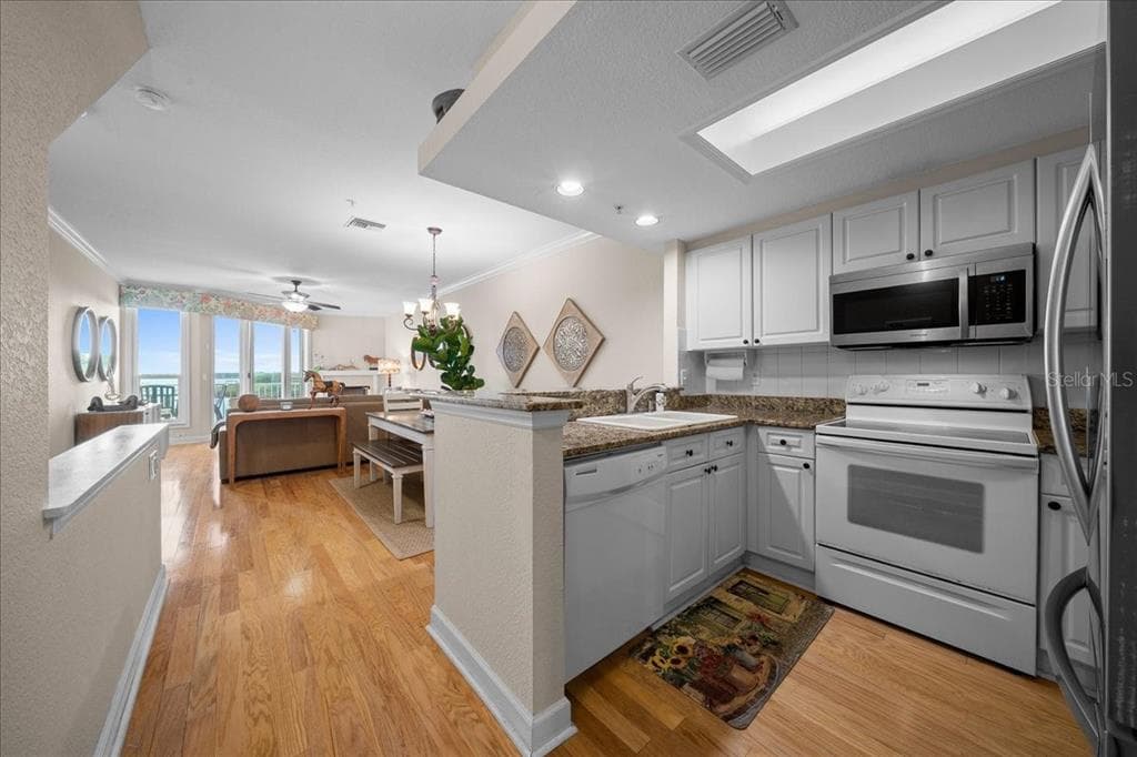 158 BRENT CIRCLE photo 7