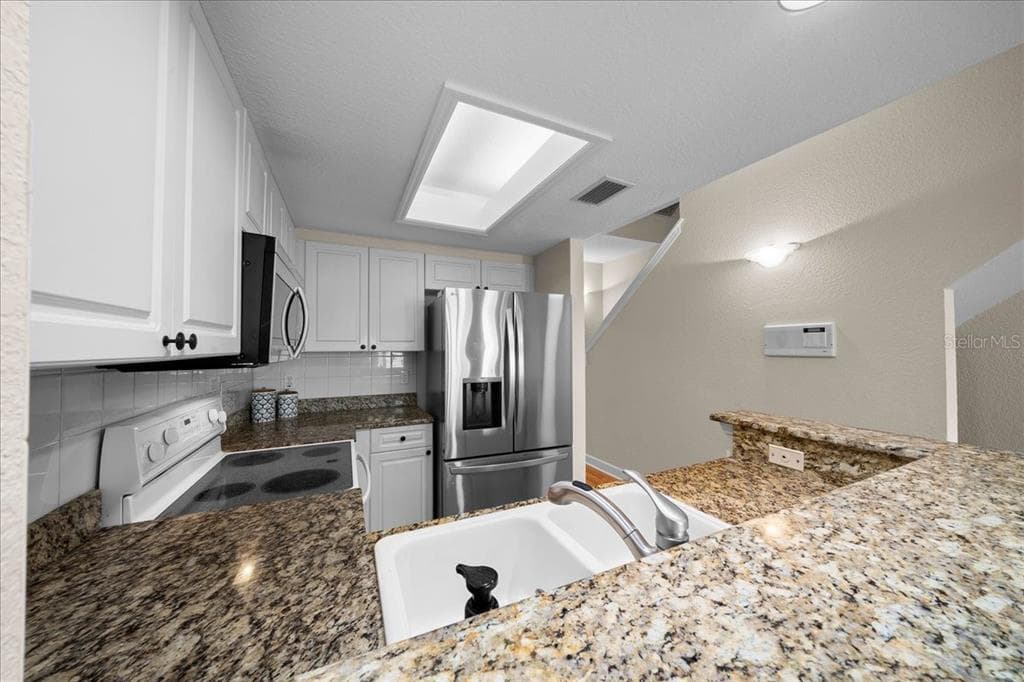 158 BRENT CIRCLE photo 10