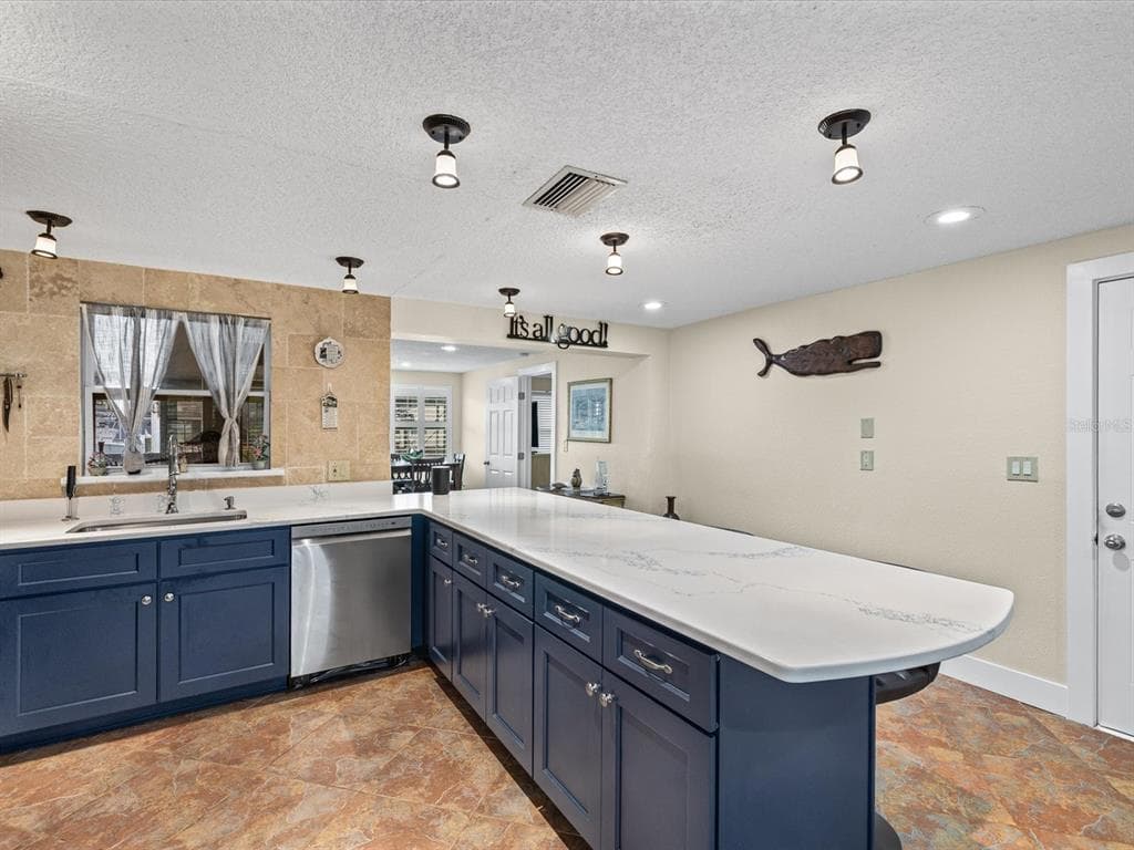 13521 VERONICA DRIVE photo 6