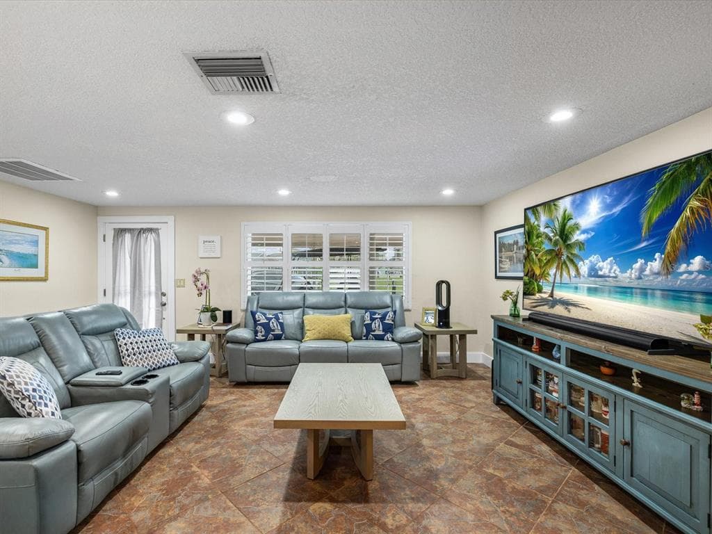 13521 VERONICA DRIVE photo 3
