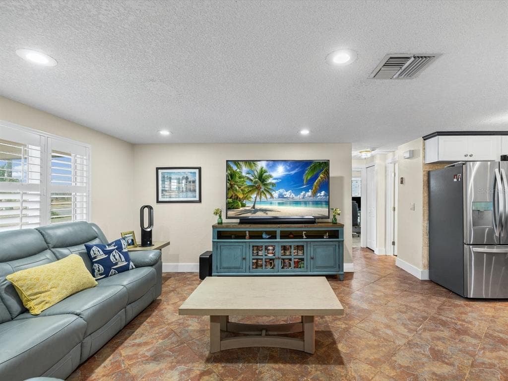 13521 VERONICA DRIVE photo 5