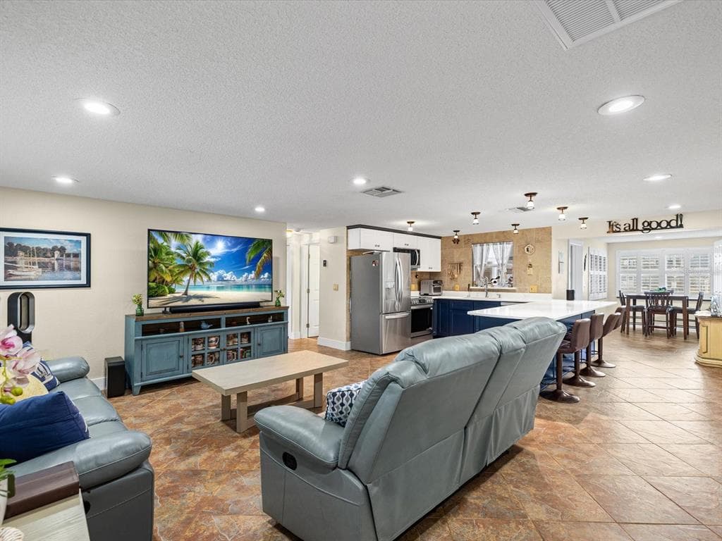 13521 VERONICA DRIVE photo 4